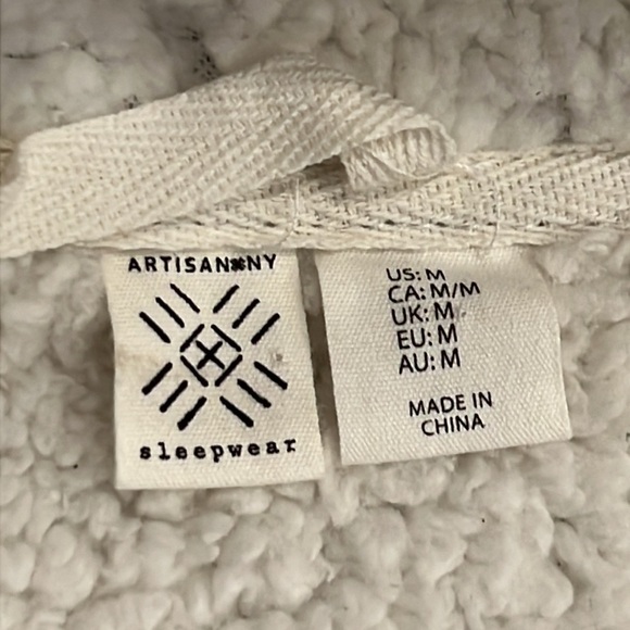 ⭐️ New Artisan NY Bear Hood Sherpa Robe Size Medium - Picture 5 of 10